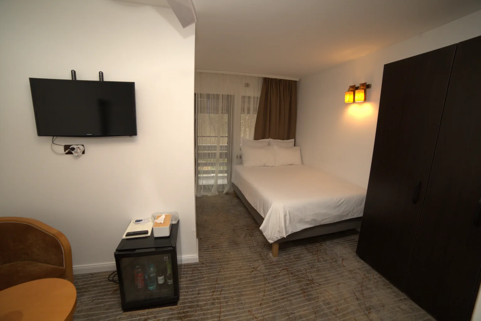 Camera Tripla Standard