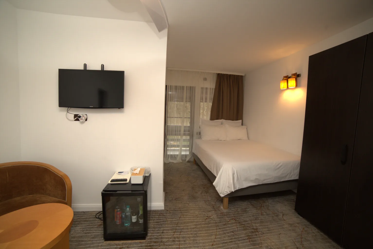 Camera Tripla Standard