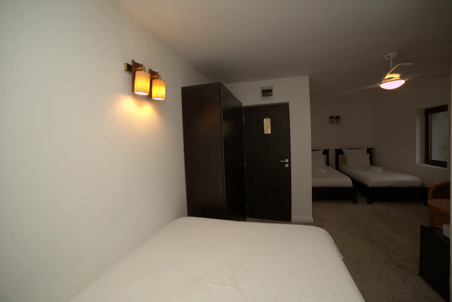 Camera Tripla Standard