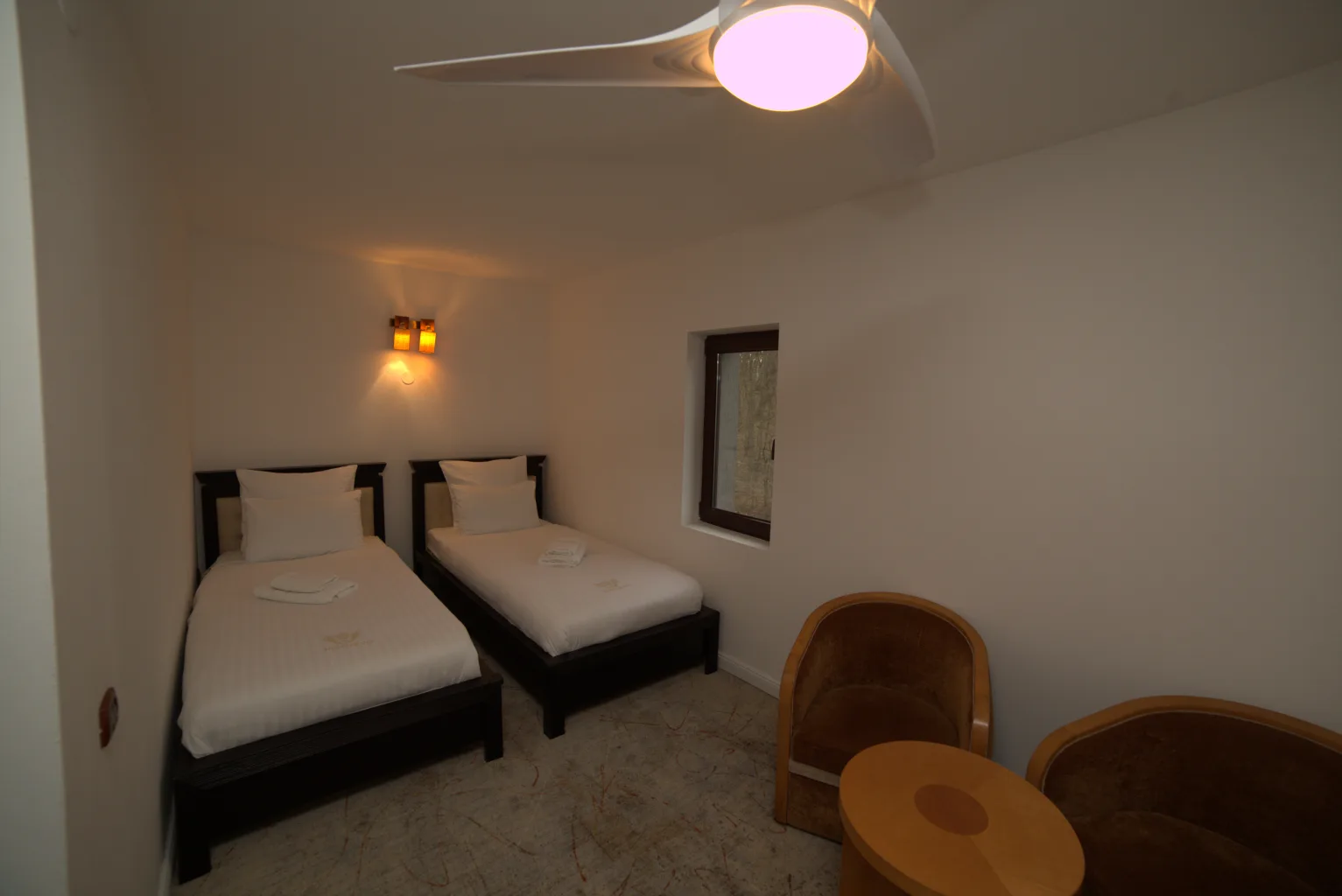 Camera Tripla Standard