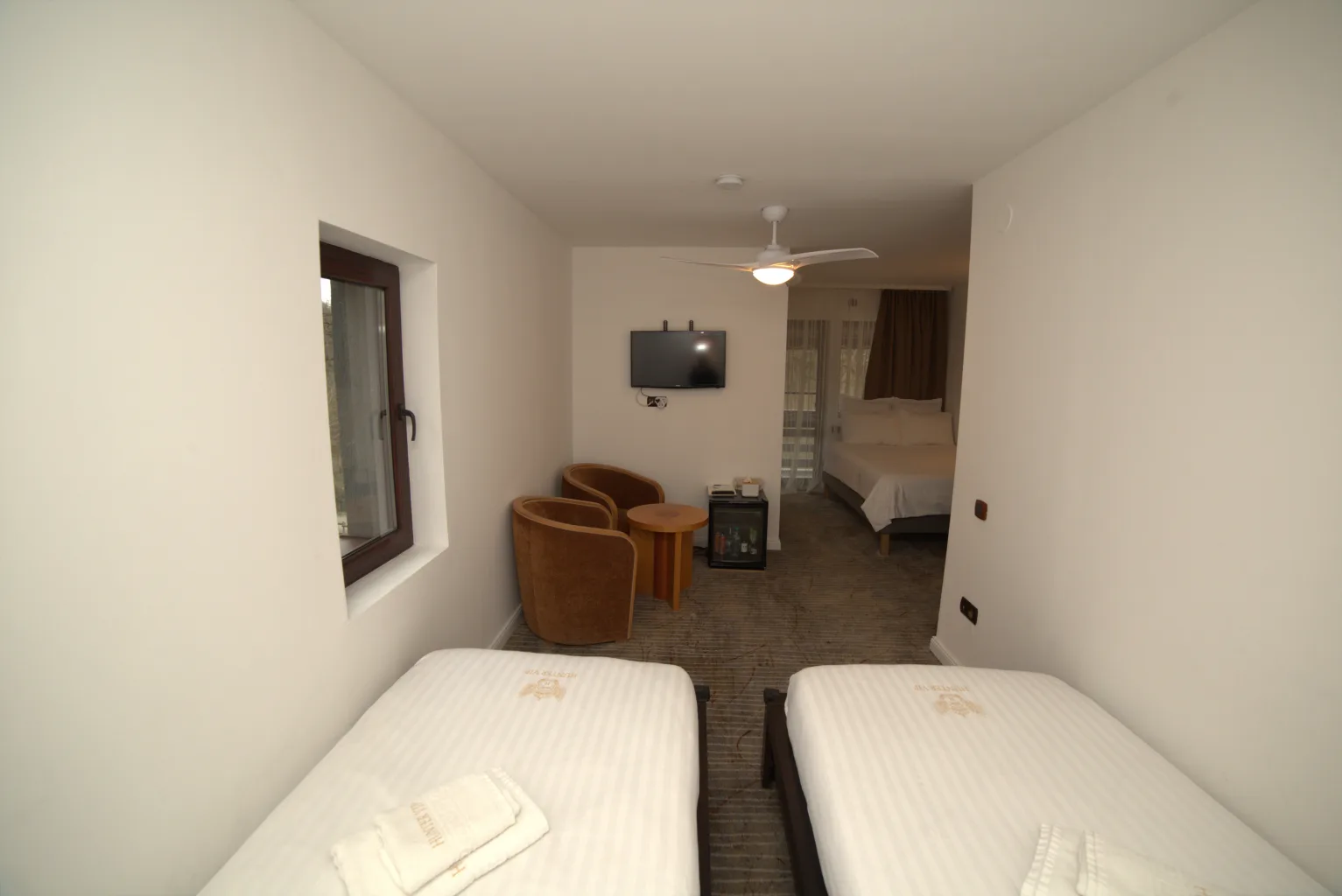 Camera Tripla Standard